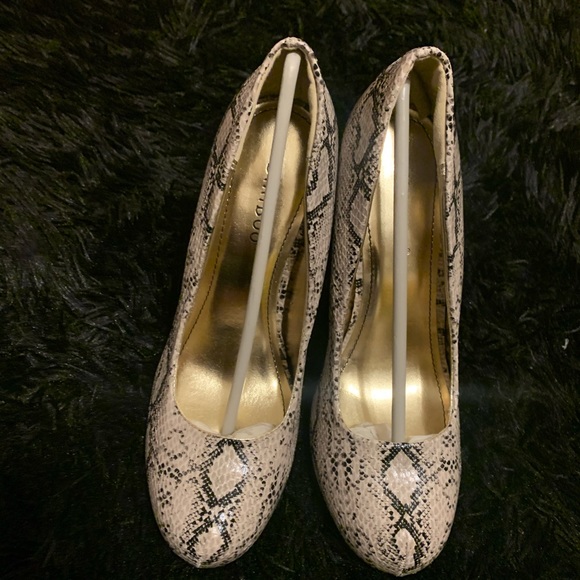 Snakeskin Pumps NWOT Animal Print Heels By Bamboo - Picture 2 of 6